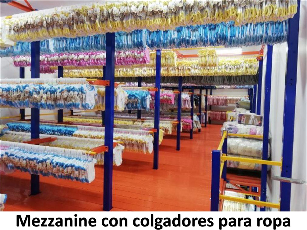 Mezzanine con colgadores para ropa